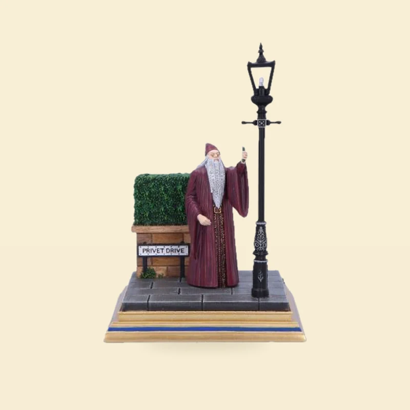 Figurka Dumbledore na Privet Drive latarnia – Harry Potter 18,5 cm