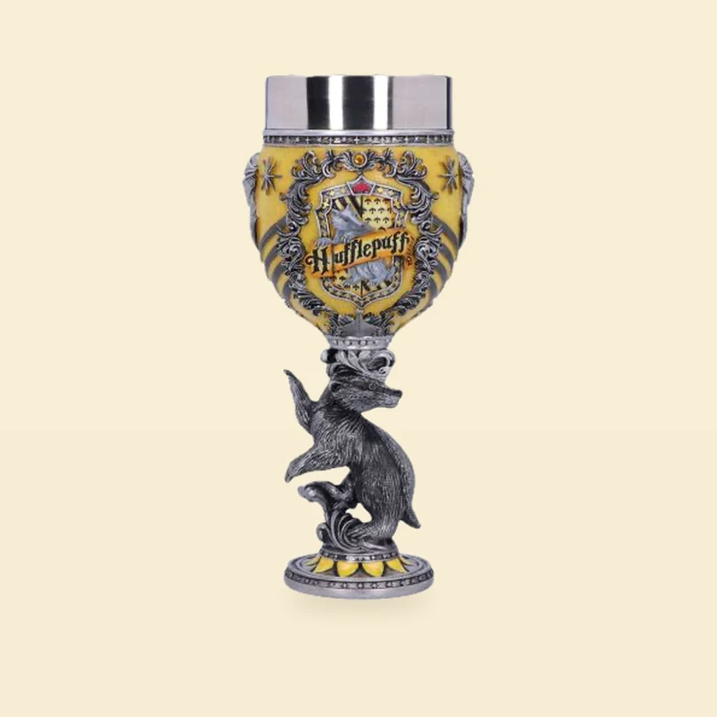 Kielich Hufflepuff z nóżką borsukiem metalowy żółty – Harry Potter 19,5 cm