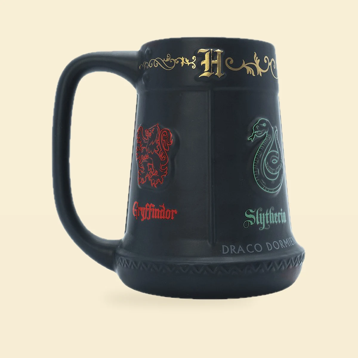 Kubek Cztery Domy Hogwartu czarny – Harry Potter 650 ml