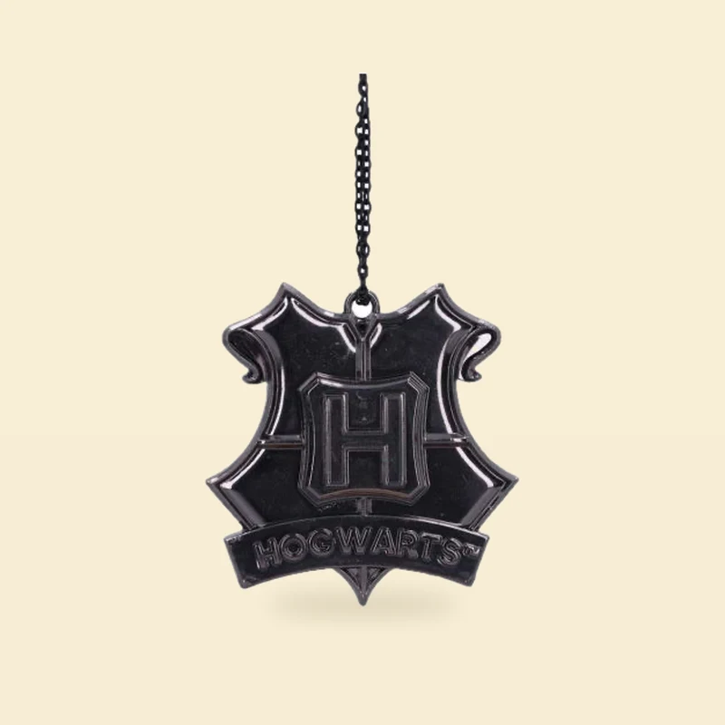 Zawieszka Hogwarts herb srebrna metalowa – Harry Potter 6 cm