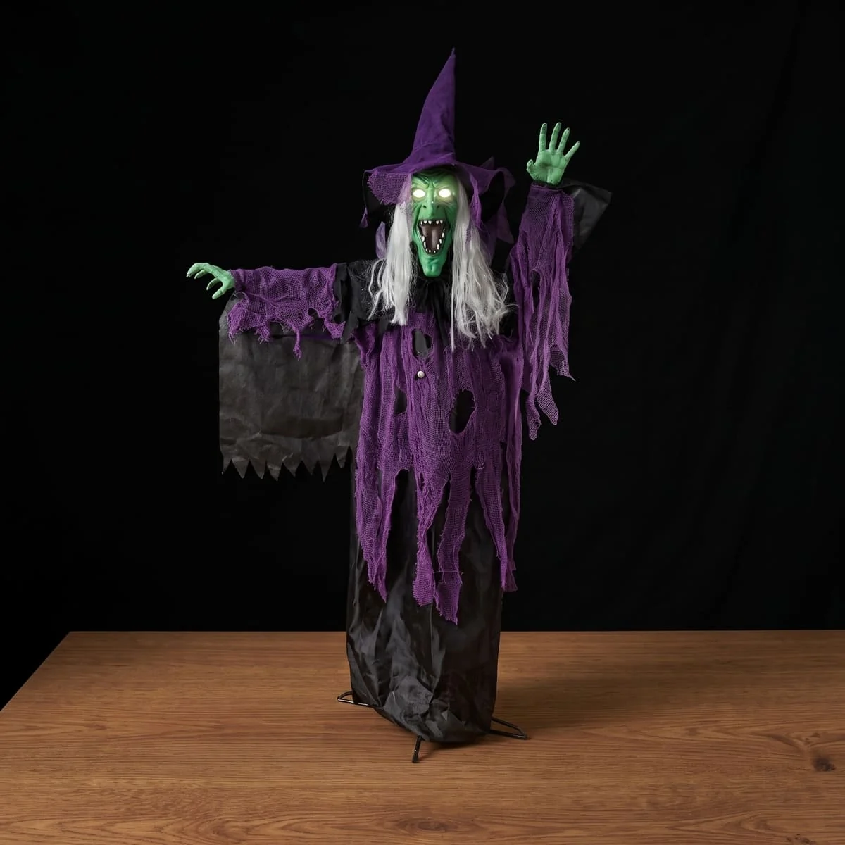 Wiedźma stojąca z dźwiękiem – Halloween